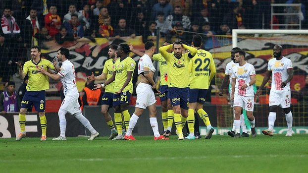 Erman Toroğlu'dan Fenerbahçeli isme olay sözler! Sen rakiplere mi çalışıyorsun