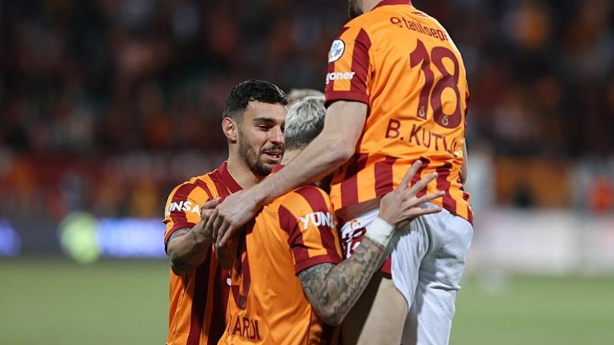 Galatasaray kendi arasında maç yaptı! Fenerbahçe çekildikten sonra...