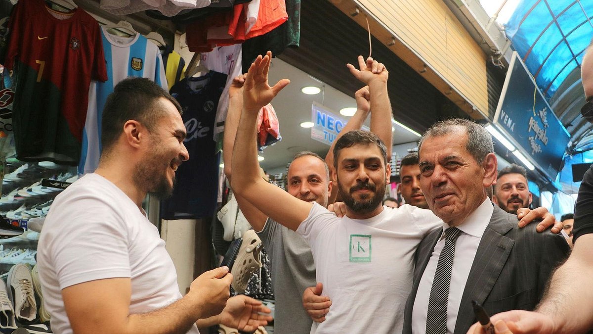 Künefe ustası Galatasaray Başkanı Dursun Özbek'i gülümsetti