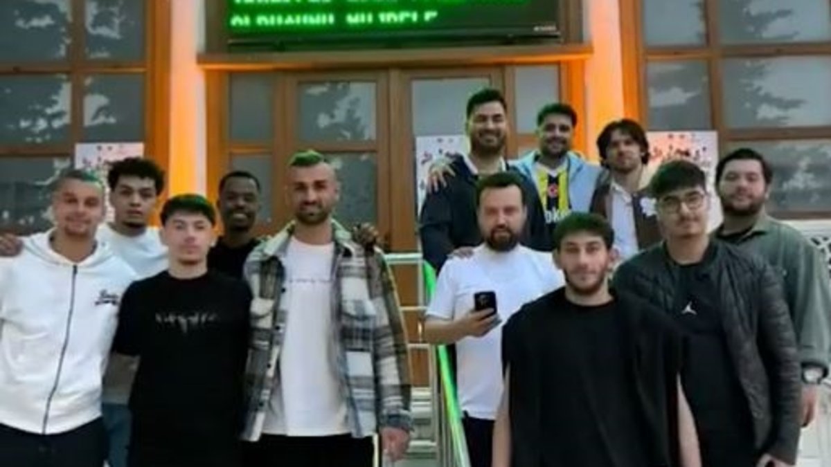 Serdar Dursun ve Ferdi Kadıoğlu'dan gençlere sabah namazı daveti!