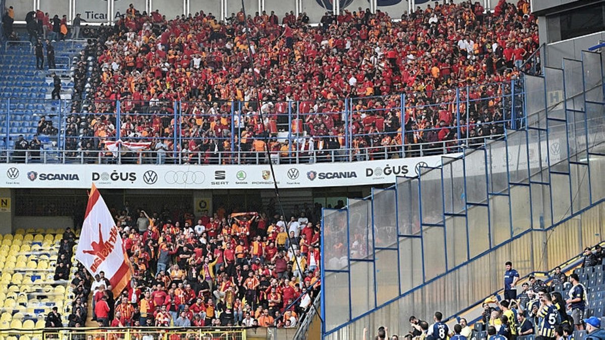 Galatasaray tribünlerinin önünde dikkat çeken görüntü!